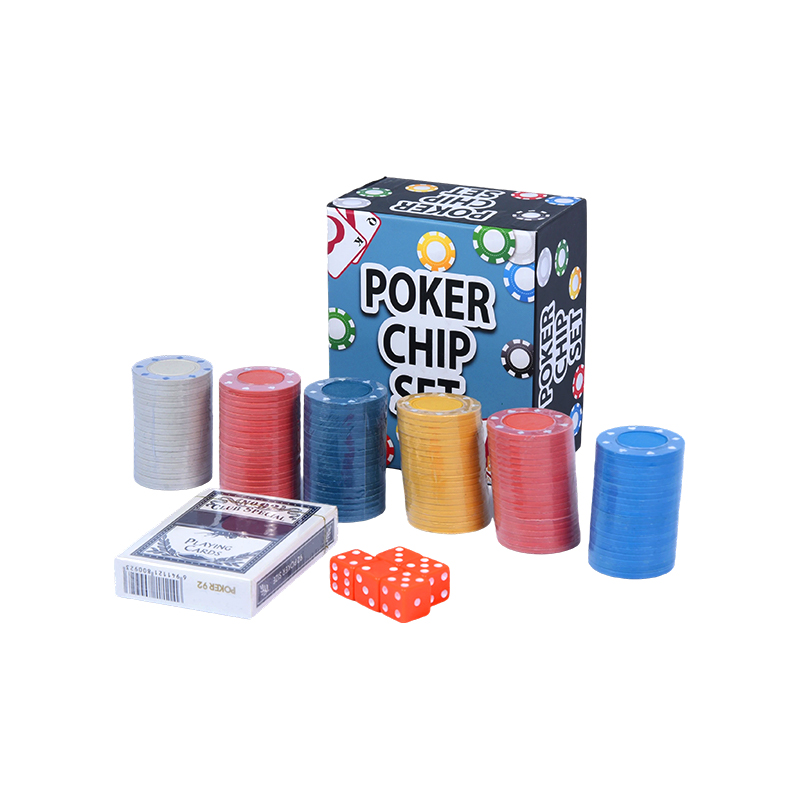 Complet cu jetoane colorate, cărți de joc și set de jetoane de poker cu zaruri