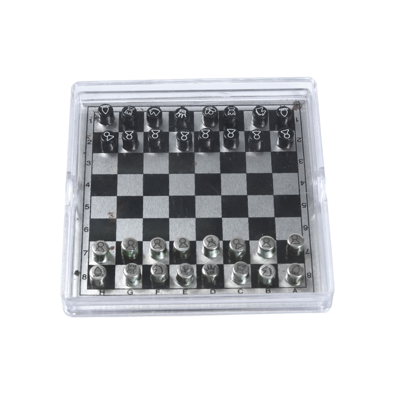 Set de șah internațional din metal magnetic în carcasă din acril transparent