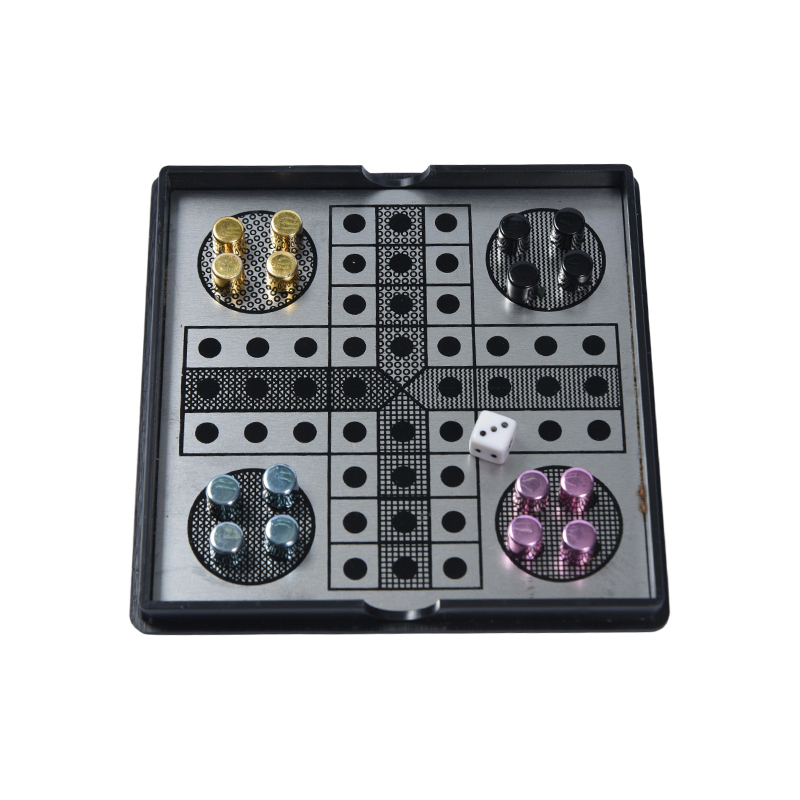 Set de jocuri magnetice metal Ludo în carcasă acrilică transparentă
