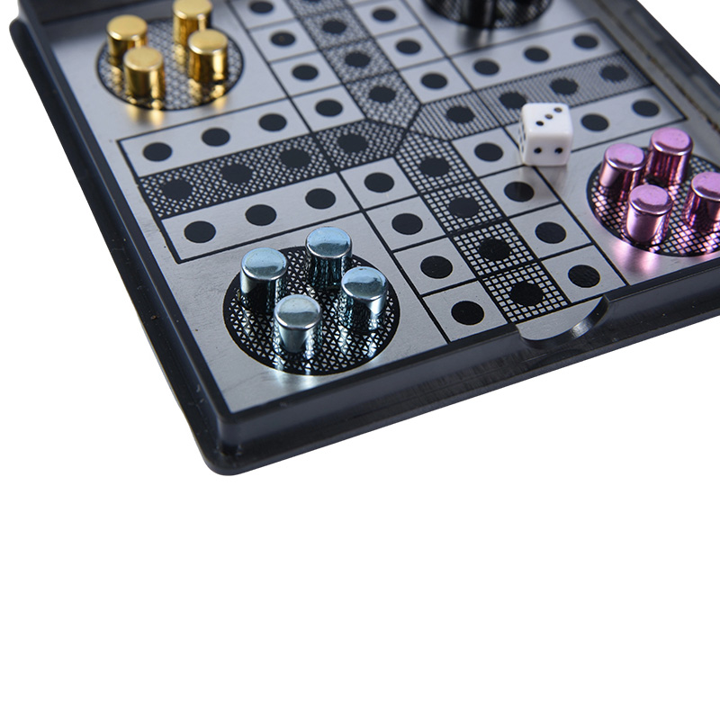 Set de jocuri magnetice metal Ludo în carcasă acrilică transparentă