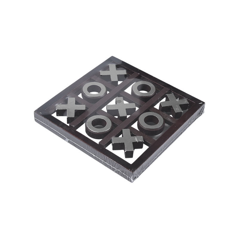 Piese aurii în cadru întunecat Joc Tic-Tac-Toe din lemn