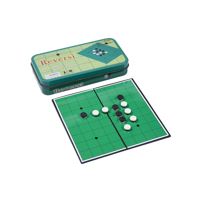 Cutie din metal verde, joc portabil Reversi (Othello).