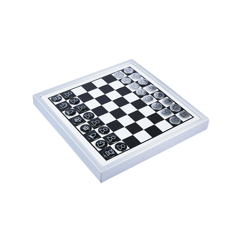 Set de șah magnetic modern, ediție cu cadru alb, montat pe perete