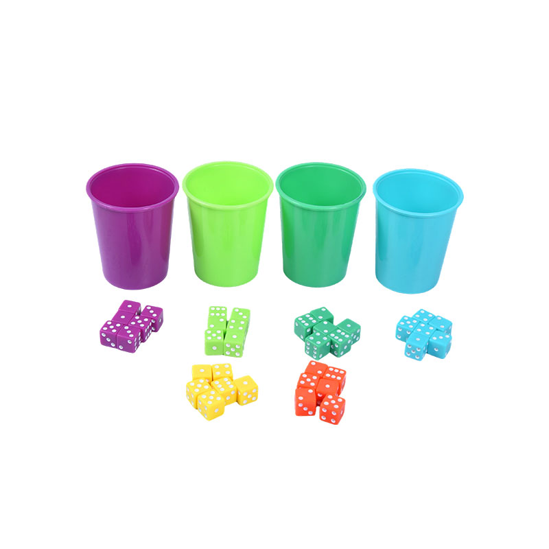Set cu zaruri și pahare din plastic colorate – Set vibrant pentru petreceri sau jocuri